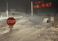 随着冬季风暴席卷安大略省，雷雨袭击了安大略省部分地区